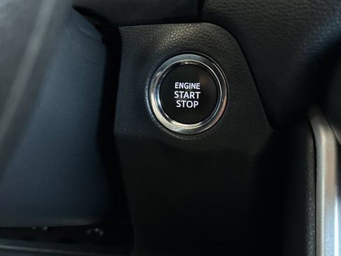 Used 2025 Toyota RAV4 XLE FWD image 20