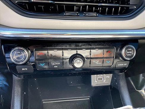 Used 2023 Jeep Compass Limited image 23