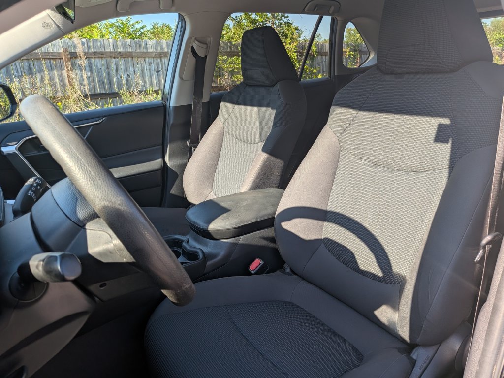 Used 2021 Toyota RAV4 LE FWD image 12
