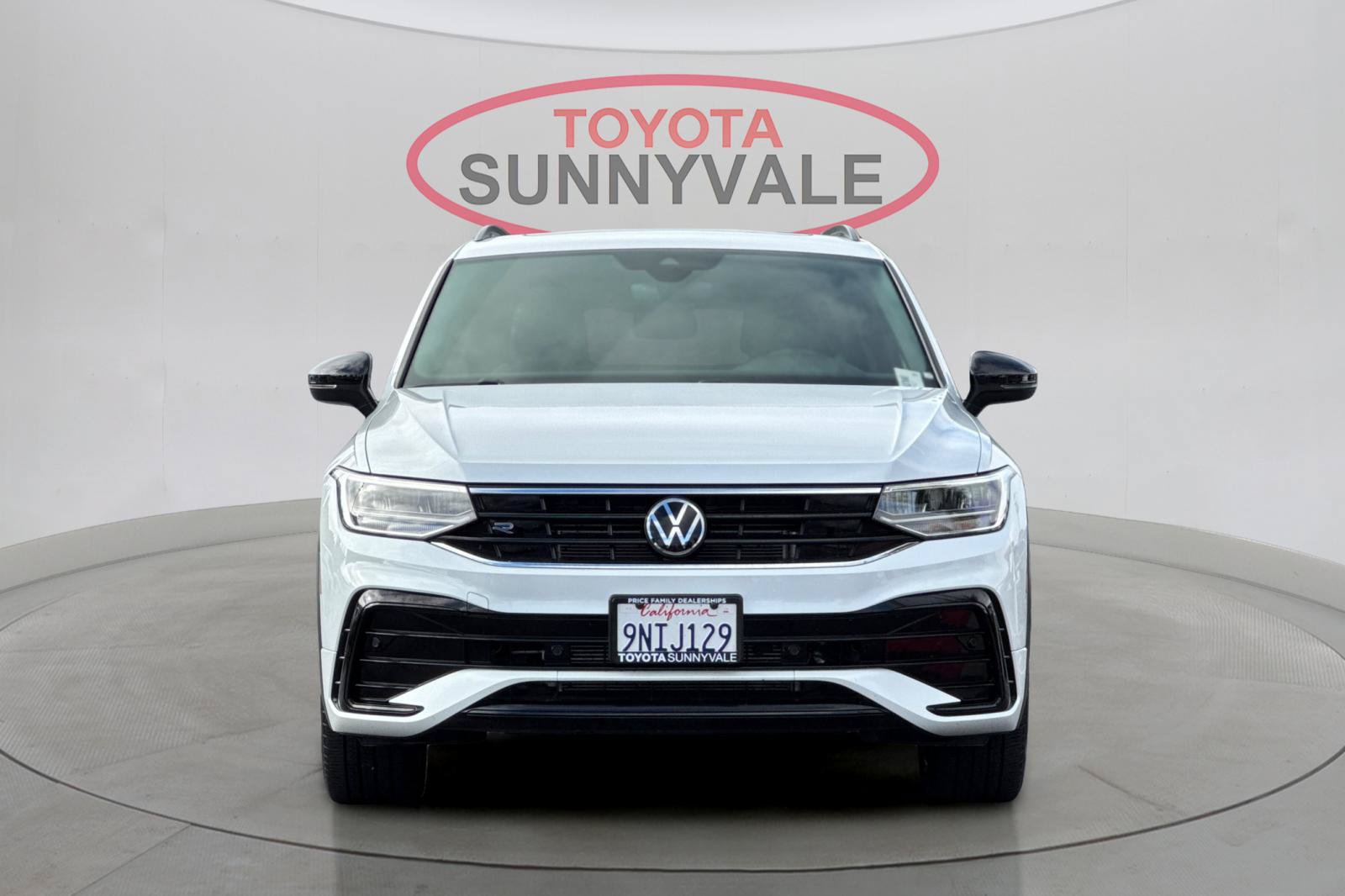 Used 2024 Volkswagen Tiguan SE R-Line FWD image 11