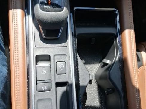 Used 2023 Nissan Pathfinder Platinum FWD image 12