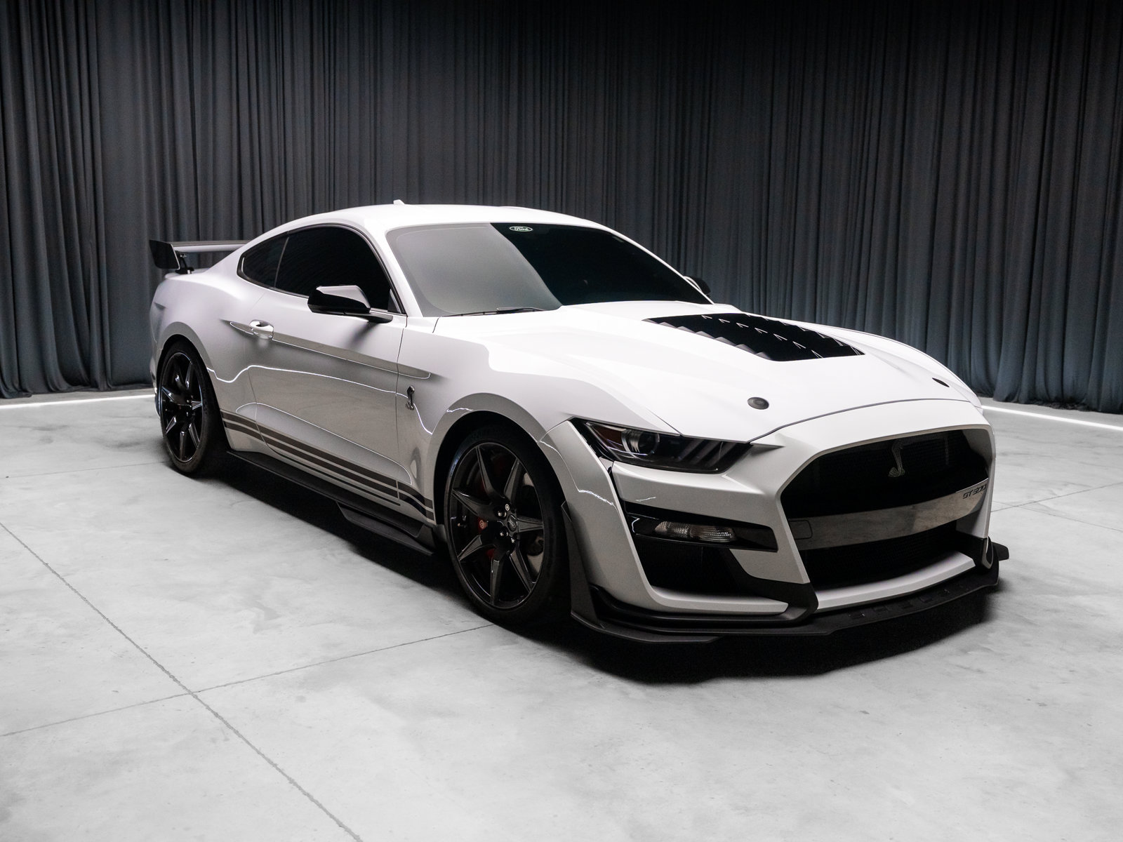 Used 2021 Ford Mustang Shelby GT500 w/ Carbon Fiber Track Pack RWD image 16