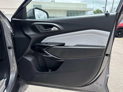 Used 2025 Chevrolet Trax LT FWD image 14