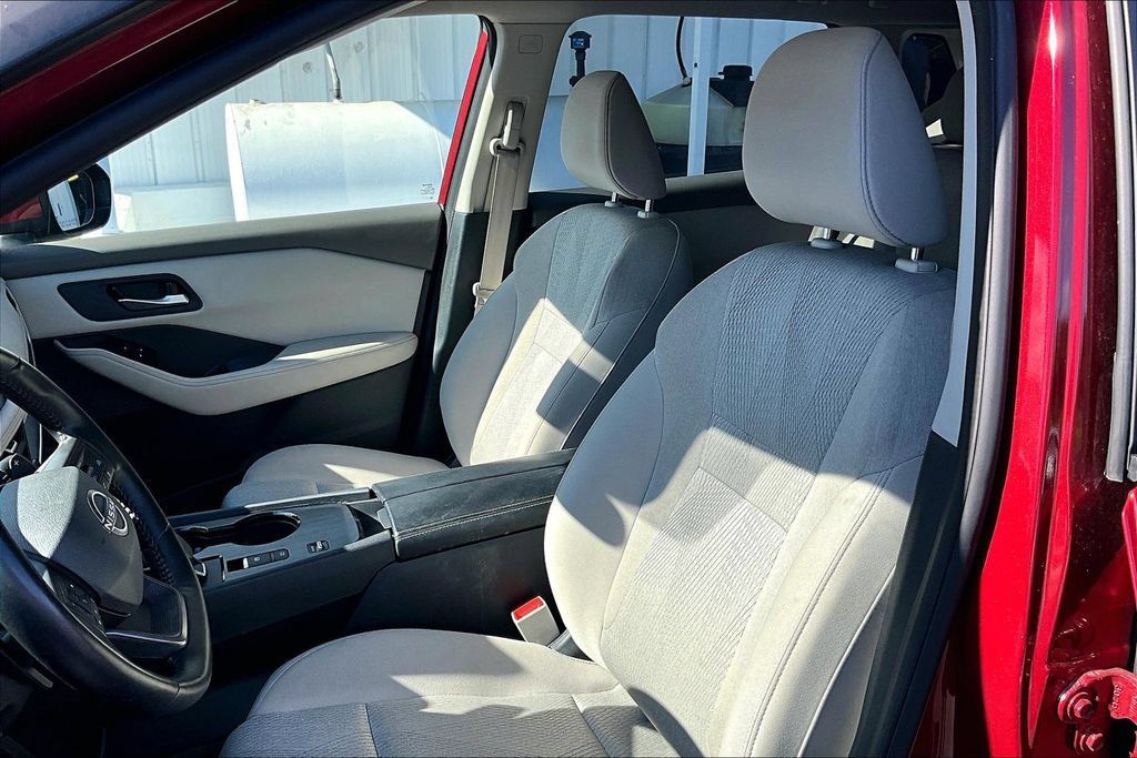 Used 2025 Nissan Rogue SV FWD image 20