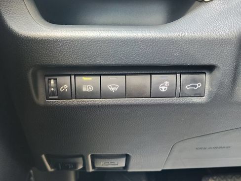 Used 2022 Toyota RAV4 XLE Premium AWD/4WD image 32