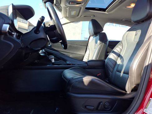 Used 2023 Hyundai Elantra Limited FWD image 7
