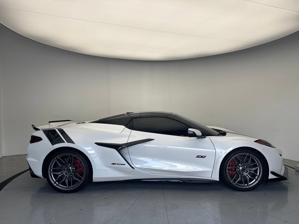 Used 2023 Chevrolet Corvette Z06 RWD image 25
