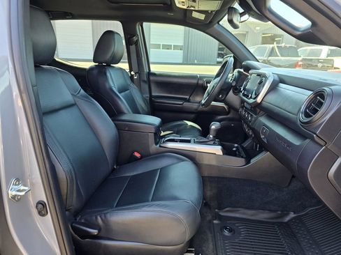 Used 2021 Toyota Tacoma Limited AWD/4WD image 14