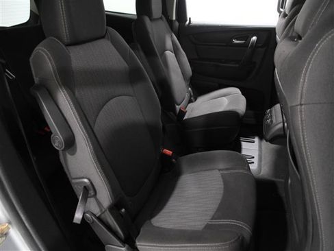 Used 2017 Chevrolet Traverse LT w/ Style and Technology Package image 16