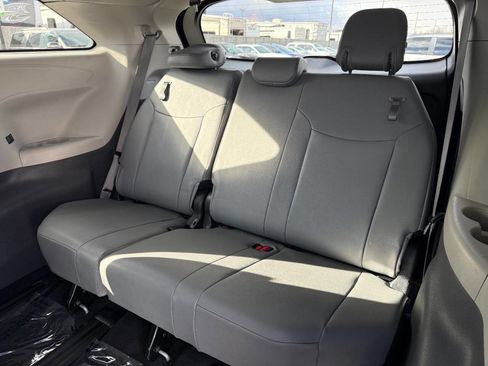 Used 2023 Toyota Sienna XLE image 21