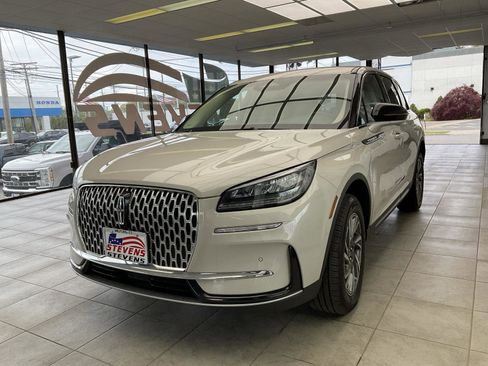 Used 2024 Lincoln Corsair AWD w/ Equipment Group 101A image 3
