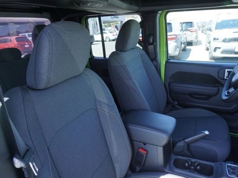 New 2025 Jeep Gladiator Sport S image 24