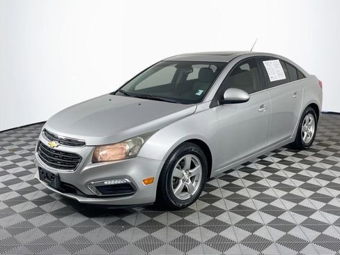 Used 2015 Chevrolet Cruze LT w/ Sun And Sound Package FWD image 4