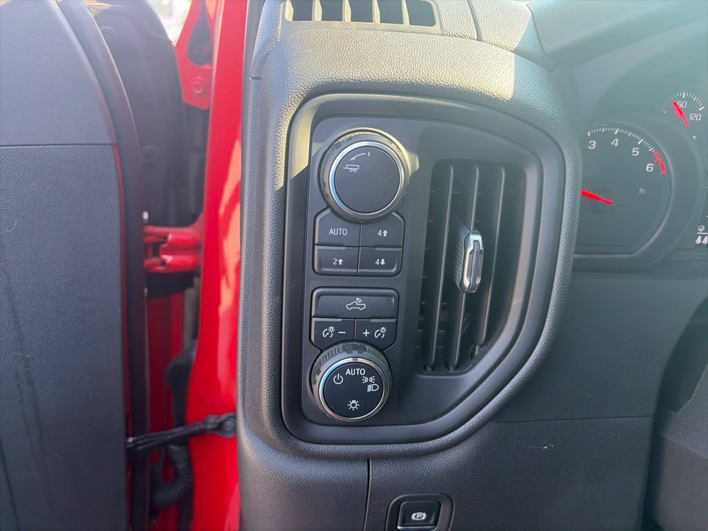 Used 2024 Chevrolet Silverado 1500 Custom Trail Boss w/ Turbomax Blackout Package AWD/4WD image 19