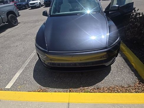 Used 2026 Tesla Model Y AWD image 1