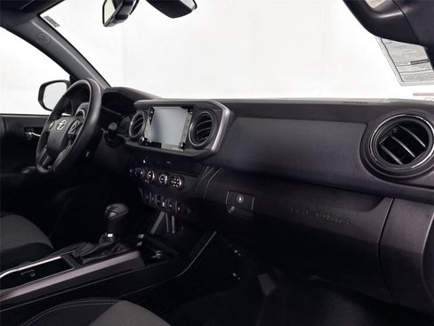 Used 2020 Toyota Tacoma TRD Off-Road w/ Technology Package AWD/4WD image 45