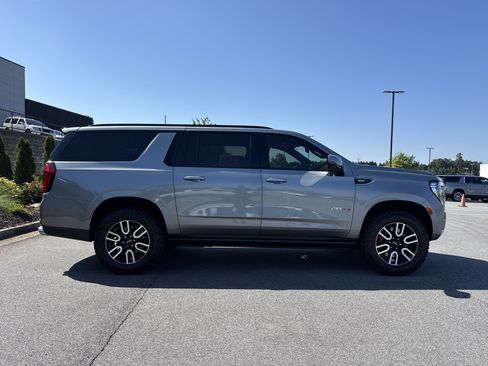 Used 2023 GMC Yukon XL AT4 w/ AT4 Premium Package AWD/4WD image 11