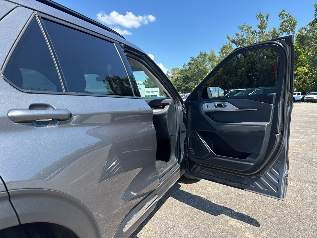 Used 2025 Ford Explorer Active w/ Active Comfort Package RWD image 20