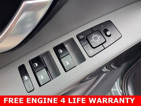 Certified 2024 Kia Niro EX image 9