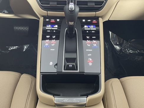 Certified 2026 Porsche Macan AWD/4WD image 20