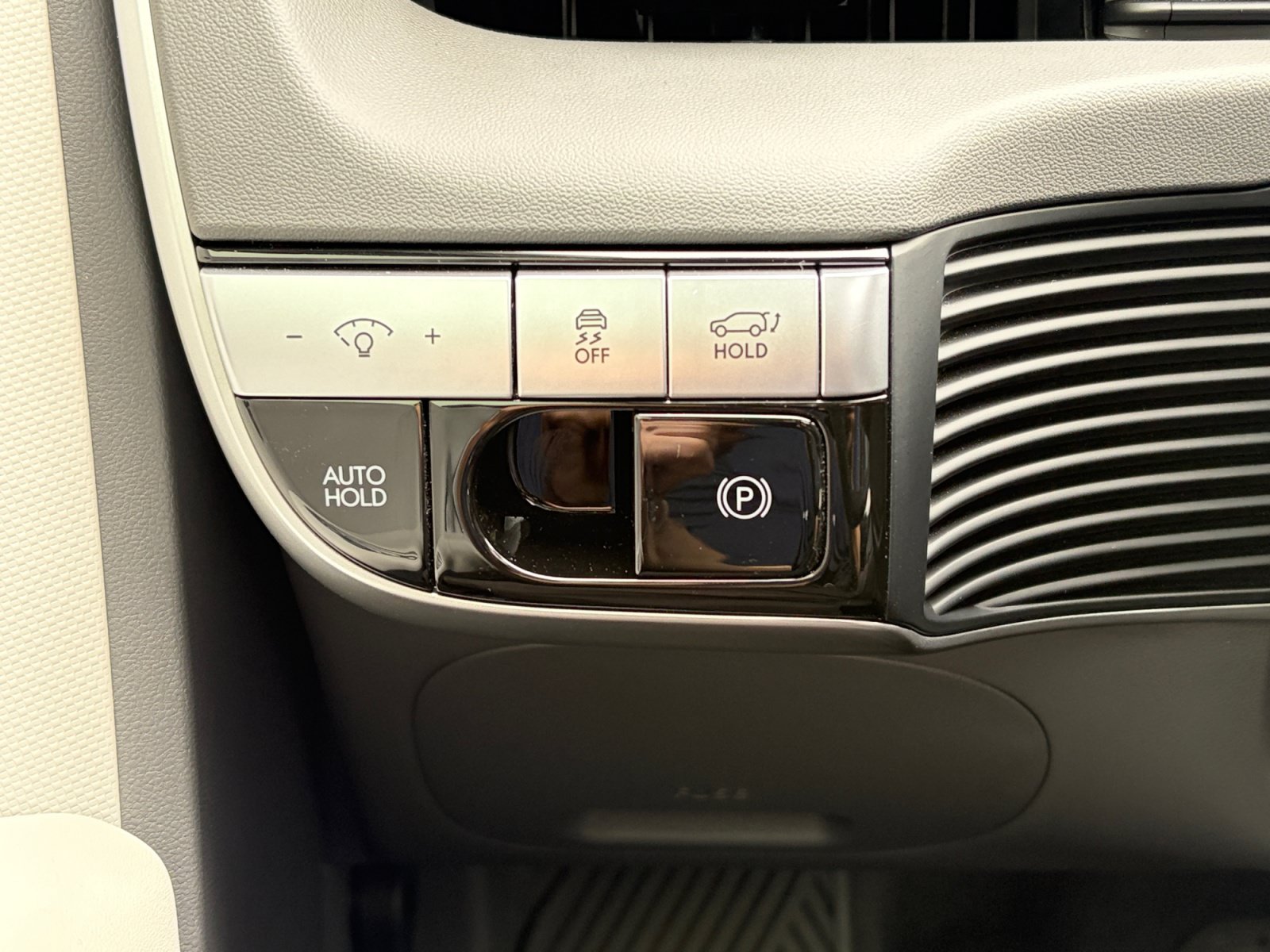Certified 2024 Hyundai Ioniq 5 SEL AWD/4WD image 12