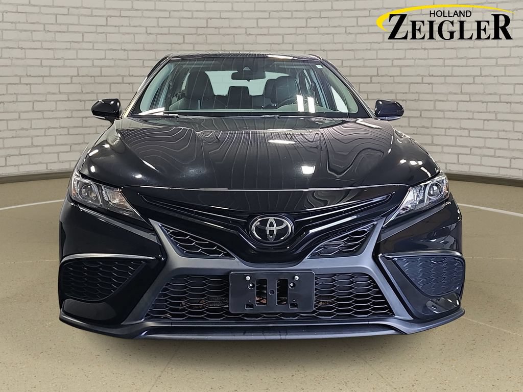 Used 2023 Toyota Camry SE AWD/4WD image 2