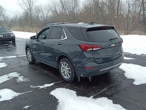 Used 2023 Chevrolet Equinox LT image 2