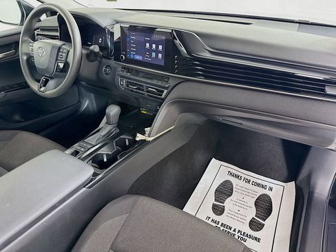 Used 2025 Toyota Camry LE image 27