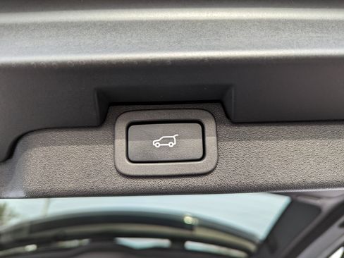 Used 2018 Land Rover Discovery HSE image 52