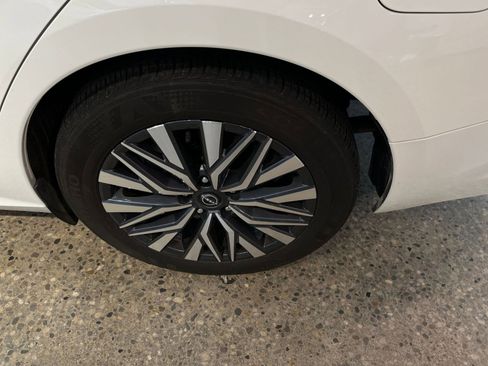 Used 2025 Nissan Altima 2.5 SV FWD image 29