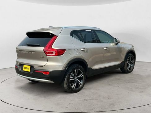 Used 2023 Volvo XC40 B5 Plus AWD/4WD image 5