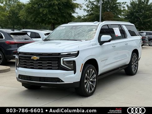 Used 2026 Chevrolet Suburban High Country AWD/4WD image 10