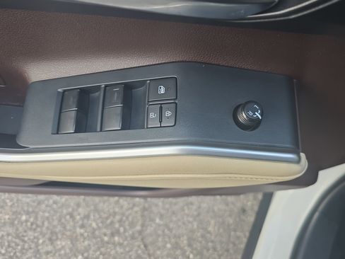 Used 2022 Toyota Highlander XLE image 27