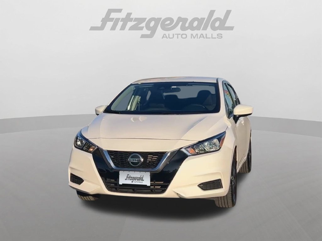 Used 2022 Nissan Versa SV FWD image 4
