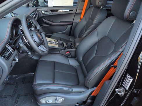 New 2026 Porsche Macan image 5