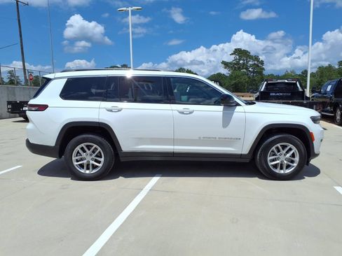 Used 2024 Jeep Grand Cherokee L Laredo AWD/4WD image 5