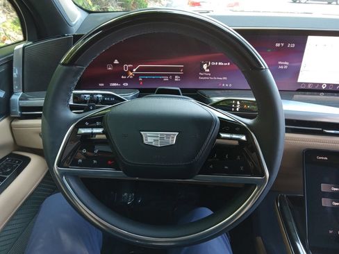Used 2025 Cadillac Escalade IQ Luxury 2 AWD/4WD image 14