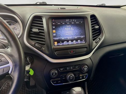 Used 2016 Jeep Cherokee Trailhawk w/ Cold Weather Group image 14