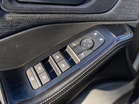 Used 2023 Nissan Rogue SV image 14