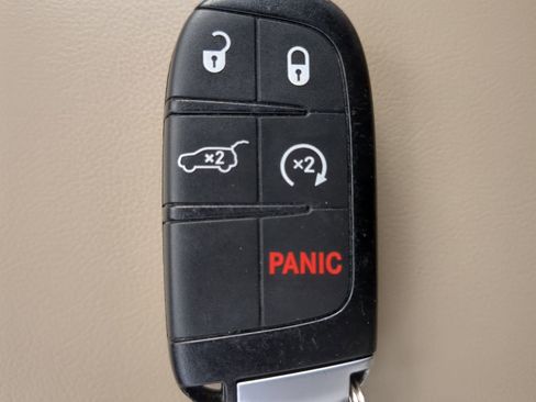 Used 2020 Jeep Grand Cherokee Limited w/ Luxury Group II image 32