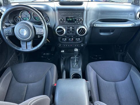 Used 2013 Jeep Wrangler Unlimited Sahara w/ Connectivity Group image 9