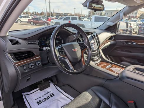Used 2020 Cadillac Escalade Premium Luxury image 14