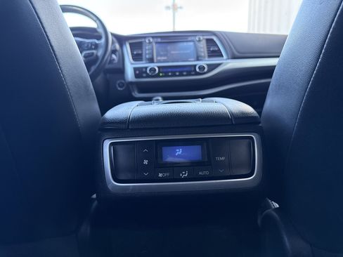 Used 2019 Toyota Highlander XLE image 18