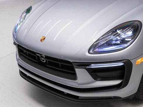 Certified 2026 Porsche Macan AWD/4WD image 30