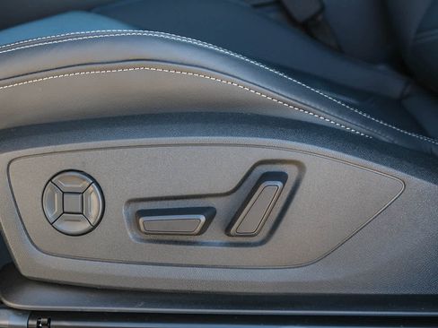 New 2025 Audi Q3 2.0T Premium image 32