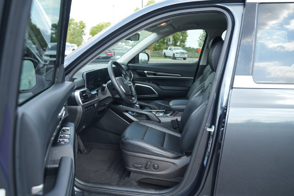 Used 2023 Kia Telluride S FWD image 12