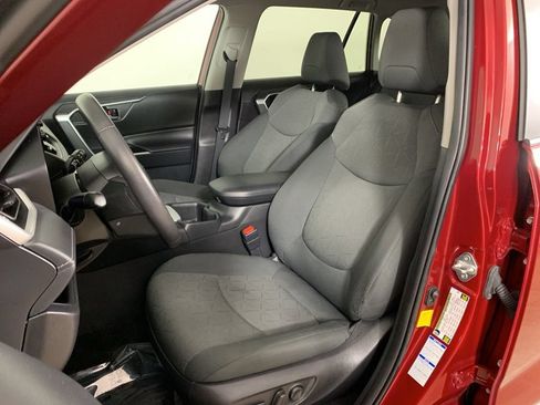 Used 2022 Toyota RAV4 XLE w/ XLE Grade Weather Package AWD/4WD image 28