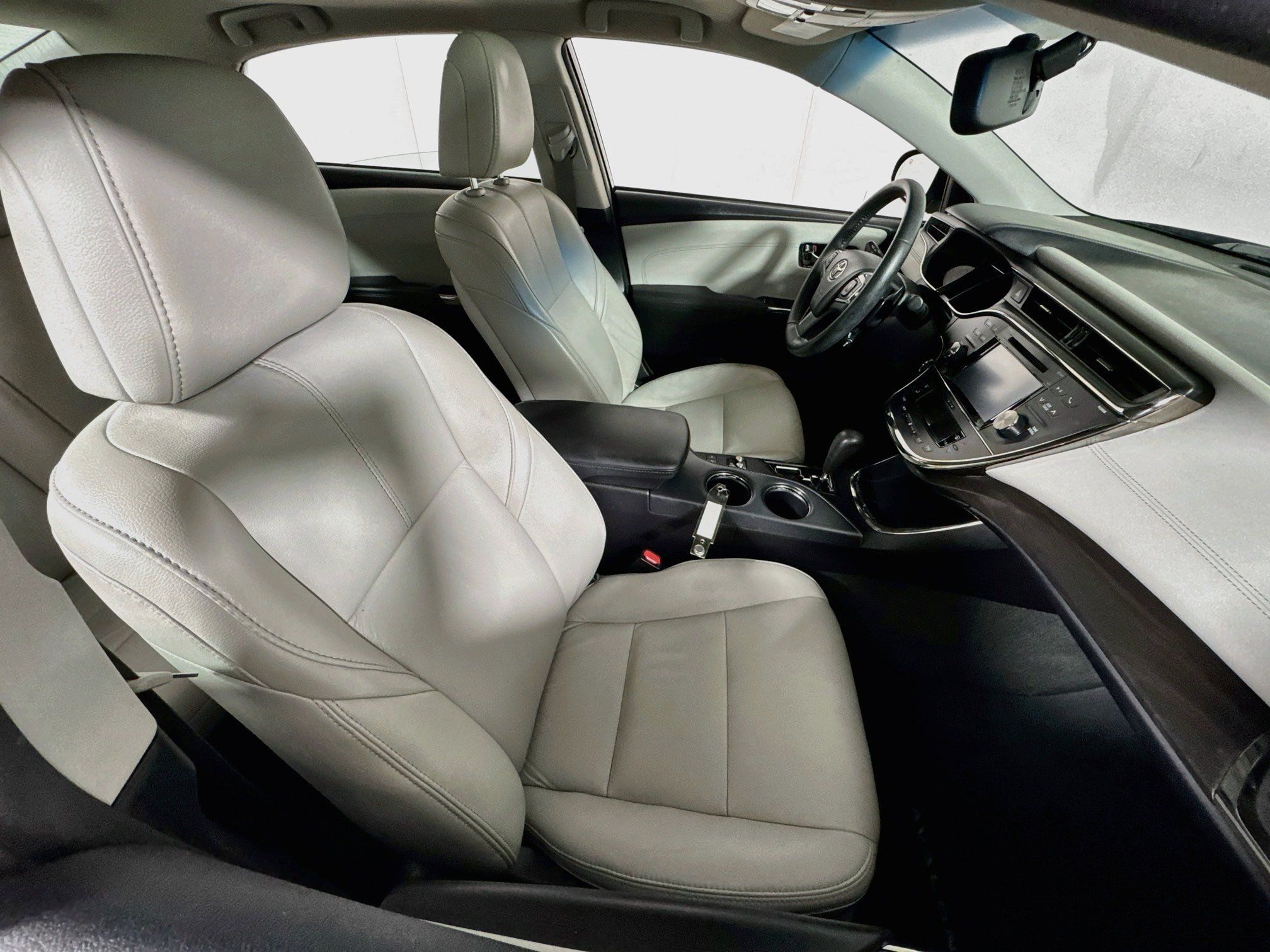 Used 2016 Toyota Avalon XLE Plus FWD image 26