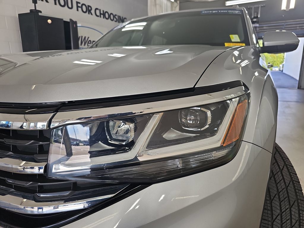 Used 2020 Volkswagen Atlas Cross Sport SE w/ Panoramic Sunroof Package FWD image 38
