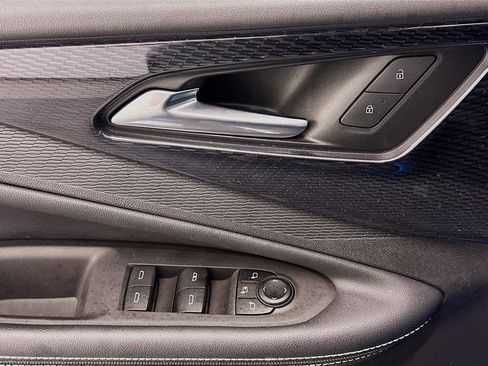 Used 2024 Chevrolet Blazer EV LT image 15